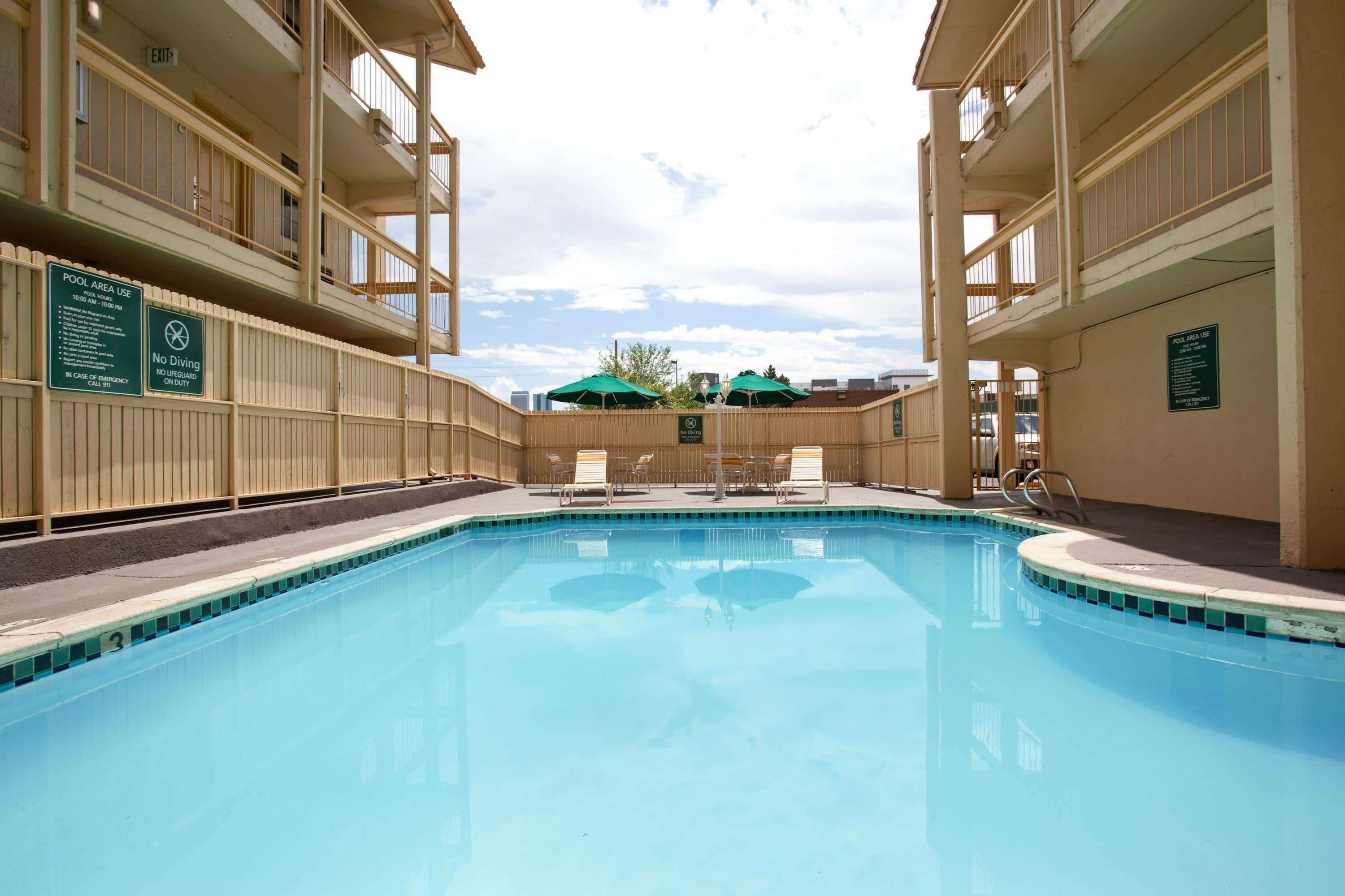 La Quinta Inn By Wyndham Denver Central Exterior photo